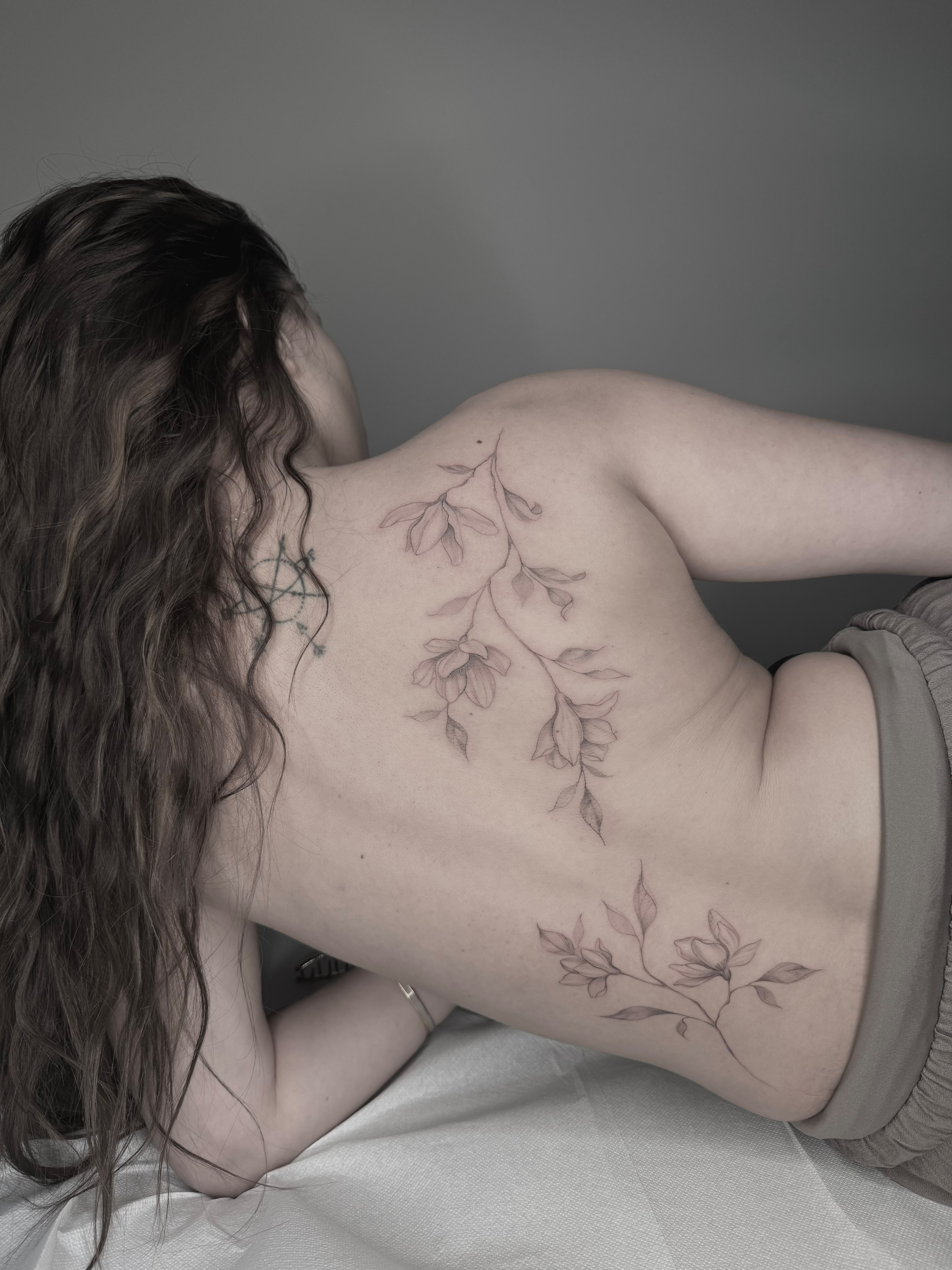 Quanto dura un tatuaggio fineline e come mantenerlo nel tempo